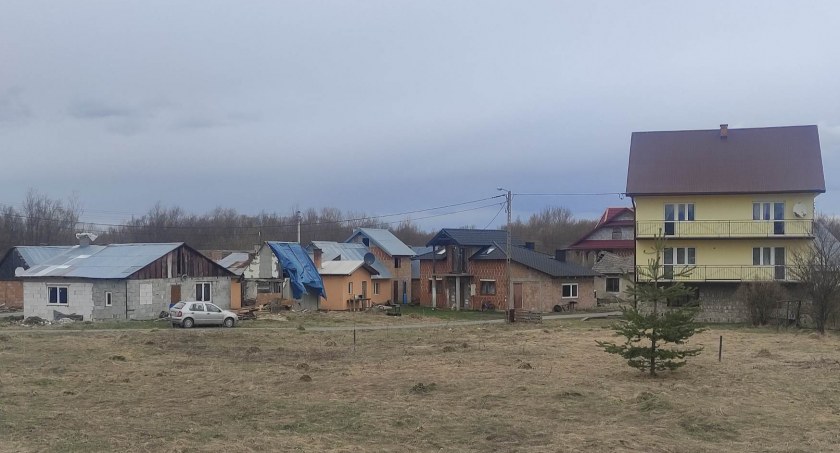 Władze Limanowej zakupią dom dla rodziny romskiej .... w Czarnym Dunajcu