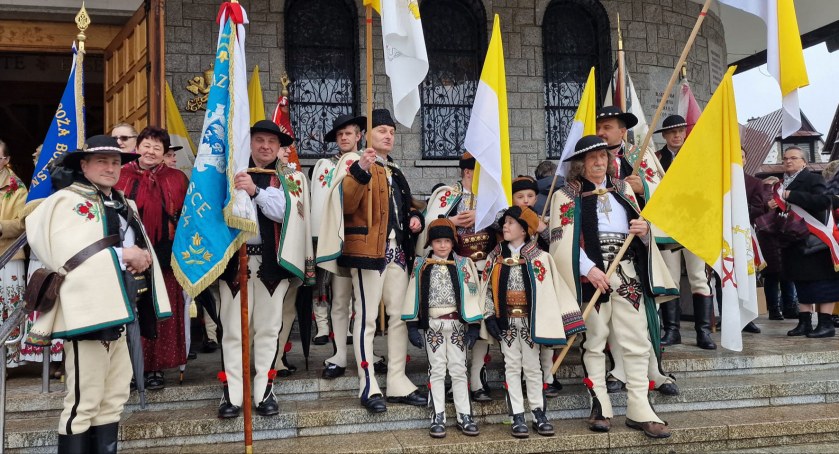 Górale w obronie poszanowania godności i obrony dobrego imienia św. Jana Pawła II - tatrzański marsz w Zakopane,