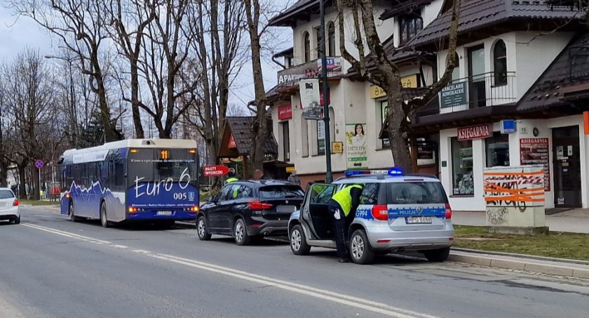 Kierująca bmw nie udzieliła pierwszeństwa autobusowi - kolizja w Zakopanem