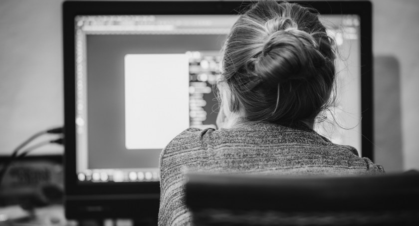 Dwie kobiety oszukane podczas internetowych sprzedaży - policja ostrzega