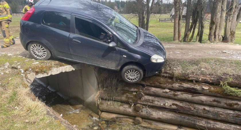 Nietypowa sytuacja na drodze do Doliny Lejowej