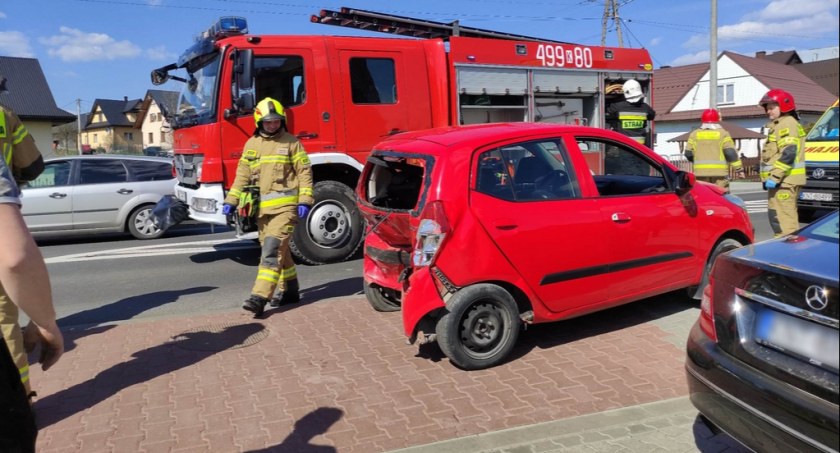 Zderzenie dwóch samochodów w Piekielniku