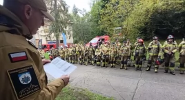 Strażacy ćwiczą działania asekuracyjne w trudnych warunkach
