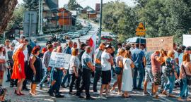 Protestowali w Trybszu przeciwko budowie mostu na Białce bez zapewnienia tymczasowego przejazdu