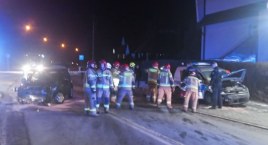Zderzenie radiowozu policyjnego z samochodem osobowym - są ranni