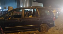 Urzędnicy nowotarskiego magistratu apelują do policji o usunięcie zdewastowanego samochodu