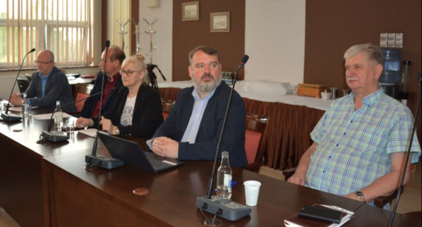 Posiedzenie Powiatowej Rady Rynku Pracy. Bezrobocie poszło deko w górę, a potem deko w dół