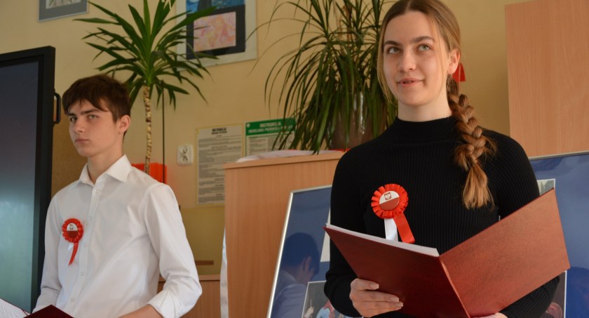 Warsztaty patriotyczne w I LO. Organizatorzy zaprosili na tę lekcję naczelnika wydziału oświaty Andrzeja Kucharskiego