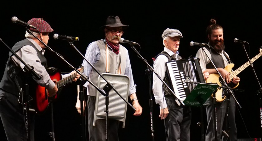 Gala Kapel Podwórkowych w MDK. Gospodarzem Radomszczańska Kapela Podwórkowa