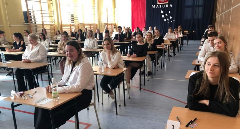 Wczoraj język polski, dzisiaj język angielski albo inny nowożytny. Trwają matury 2023. I potrwają do 23 maja