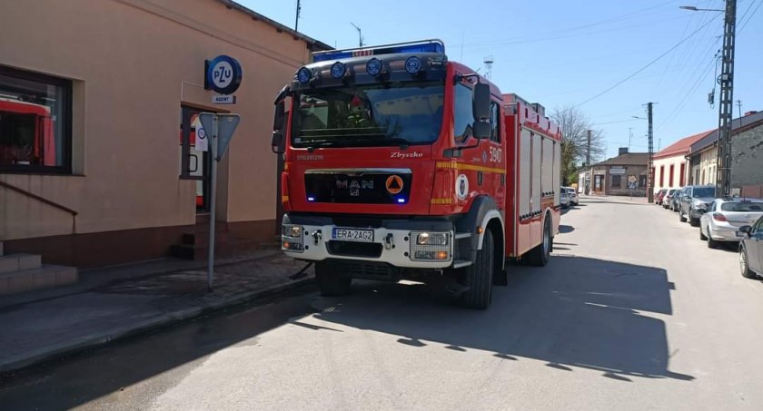 W domu przy ulicy Tadeusza Kościuszki w Kamieńsku pękła rura. Zajęli się tym strażacy 