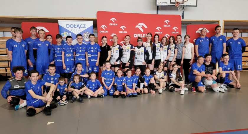 Dopiero co awansowali do II ligi, a już trenują przed startem rozgrywek. Siatkarze z Akademii Volley Radomsko intensywnie trenują
