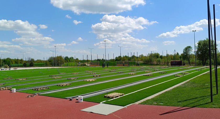 Postęp prac na budowie kompleksu sportowego przy Publicznej Szkole Podstawowej nr 6. Będzie miejsce dla wielu dyscyplin