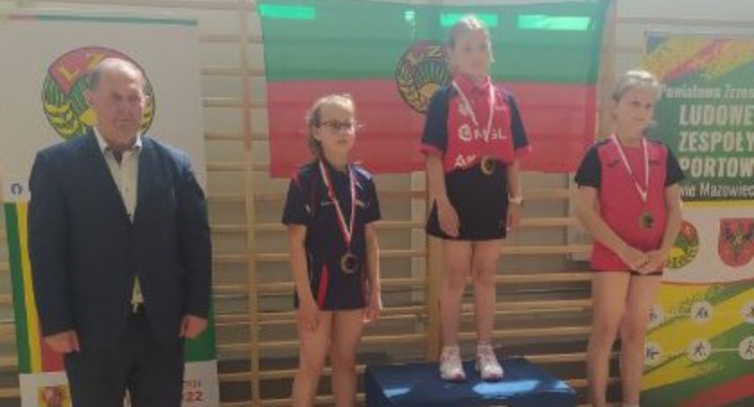 Srebrny medal Niny Aleksieieva z UMLKS Radomsko podczas Mistrzostw Województwa Łódzkiego LZS w tenisie stołowym
