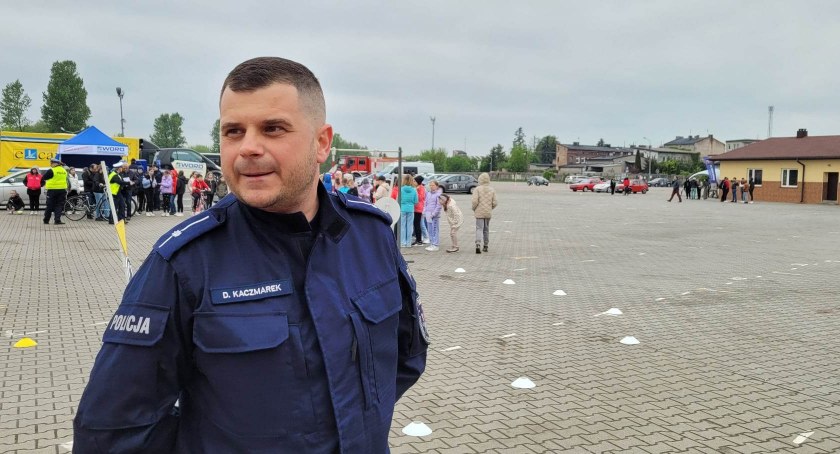 [ZDJĘCIA] Targowica zamieniła się w plac manewrowy. Za sprawą powiatowego turnieju, który miał wyłonić 