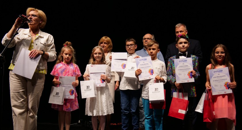 Mikrofon 2023. Jury wysłuchało konkursowych wykonań i wybrało najlepsze wokalistki i najlepszych wokalistów