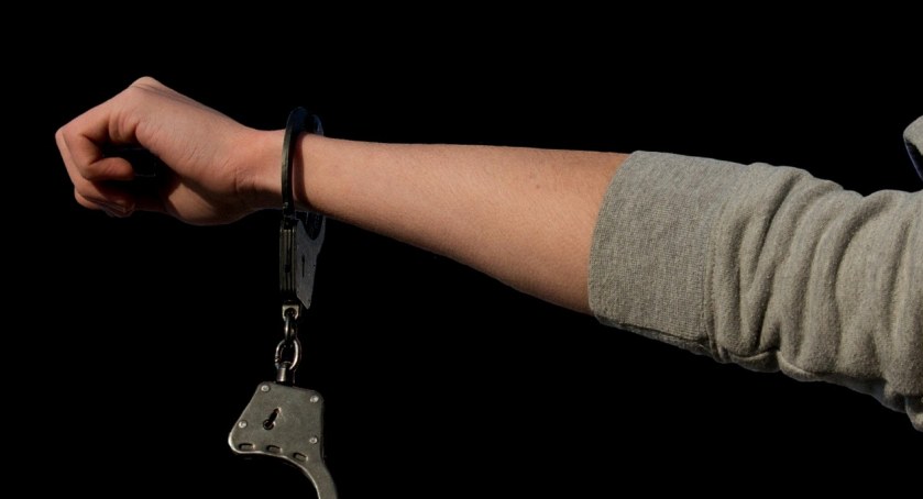 56-latek składał seksualne propozycje osobie niepełnoletniej. Mężczyzna został zatrzymany 