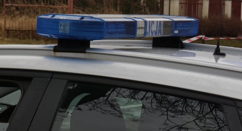Drogowa recydywa. W Dobryszycach na ulicy Wieluńskiej zatrzymano łodziankę kierującą BMW. Zapłaci podwójnie