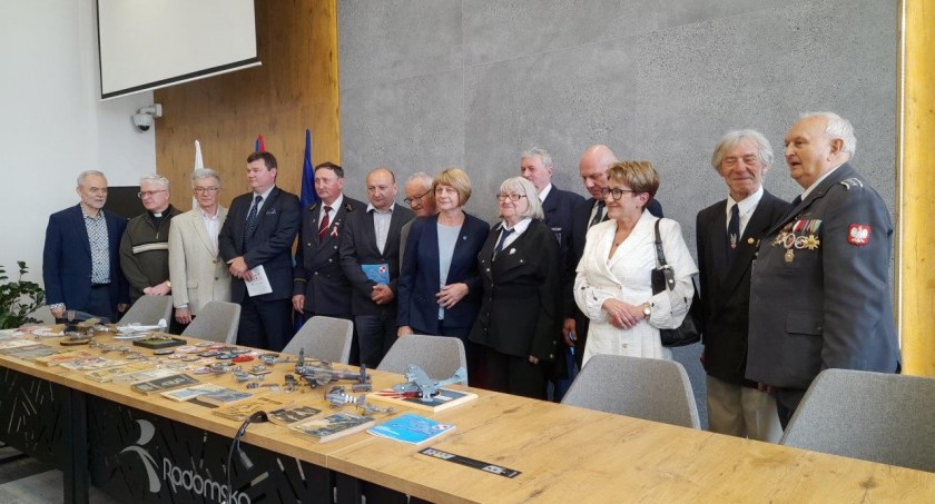 W hołdzie polskim lotnikom. Edmunda Bodanka wydała czwartą część poezji o żołnierzach, którzy nie wrócili do domów