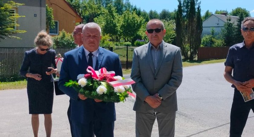 Rocznica bitwy pod Wolą Życińską. Oddział AK pokonał tam Niemców. Złożono kwiaty i zapalono znicze