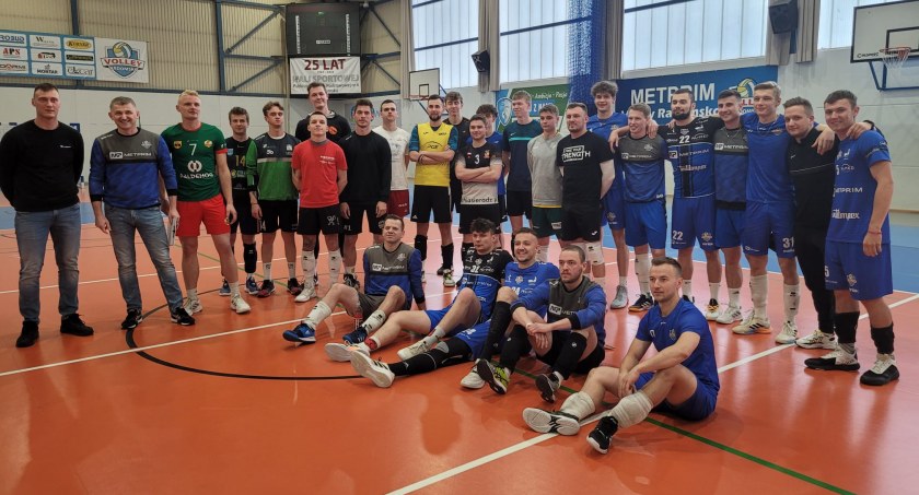 Skład pierwszej drużyny radomszczańskich siatkarzy Metprim Volley coraz wyraźniejszy