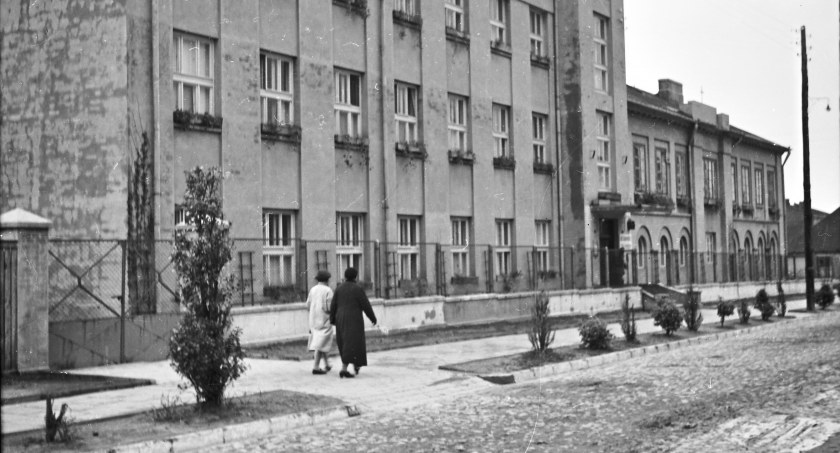 Zygmunt B., który, chcąc prawdopodobnie mieć ładne widowisko, podpalił starą szopę [Historia Gazetą pisana] 