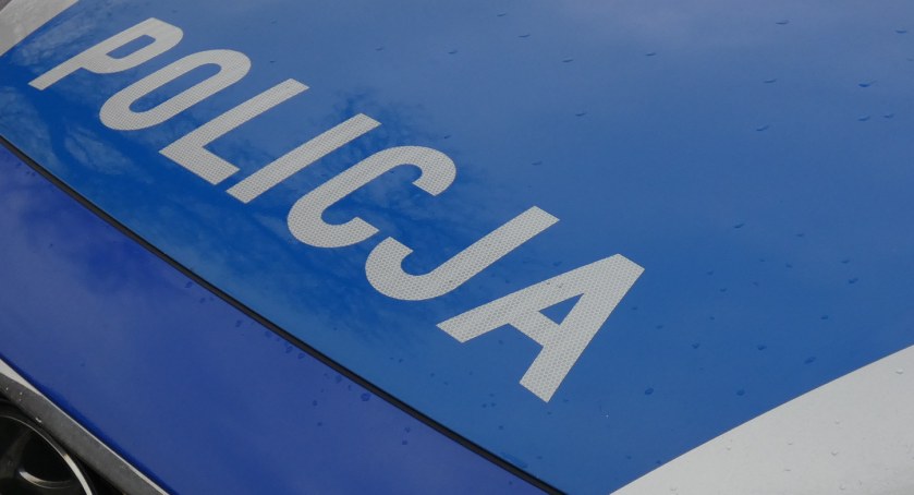 51-letni mieszkaniec Wojciechowa w gminie Gomunice przewrócił się przed sklepem. Mężczyzna zmarł