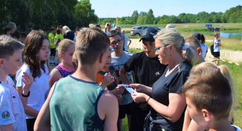 Mini Memoriał Mariana Szymańskiego nad zbiornikiem Wymysłówek. W biegu startowali uczniowie