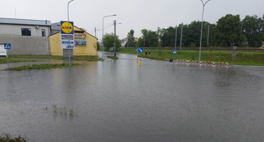 [WIDEO, ZDJĘCIA] Od czytelnika. A tak to wyglądało. Radomszczanin podesłał relację z zalania 