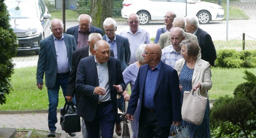 Spotkanie absolwentów Mechanika. Maturę pisali w 1967 roku. Zawsze mają co wspominać i o czym opowiadać