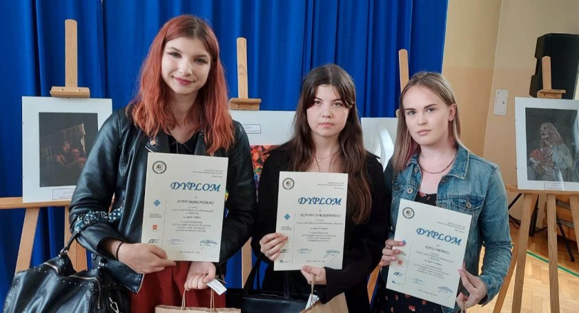 XXVI Wojewódzkiego Przeglądu Twórczości Artystycznej Uczniów Szkół Zawodowych. Trzy uczennice Elektryka na podium