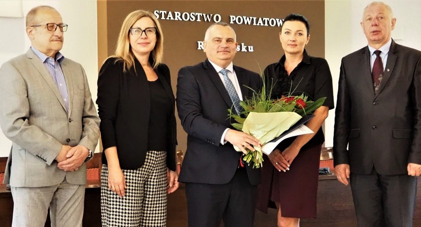 Adam Jałkiewicz znów oficjalnie dyrektorem Elektryka. Dzisiaj w starostwie odebrał powierzenie obowiązków dyrektora szkoły