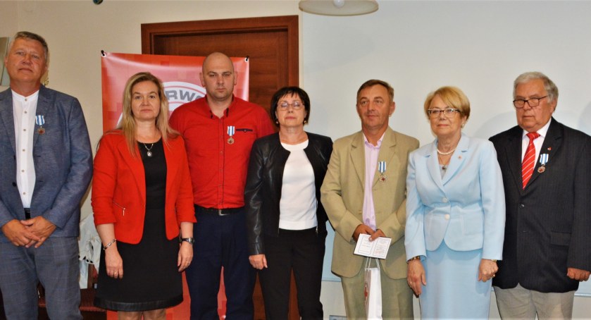 Dzisiaj Światowy Dzień Krwiodawcy. W starostwie wręczono odznaki „Honorowy Dawca Krwi - Zasłużony dla Zdrowia Narodu
