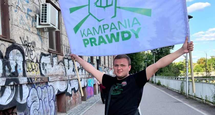 Maciej Kępa, współorganizator środowej manifestacji, w podcaście Punkt Kontrolny: „Młodzi nie interesują się polityką. A powinni