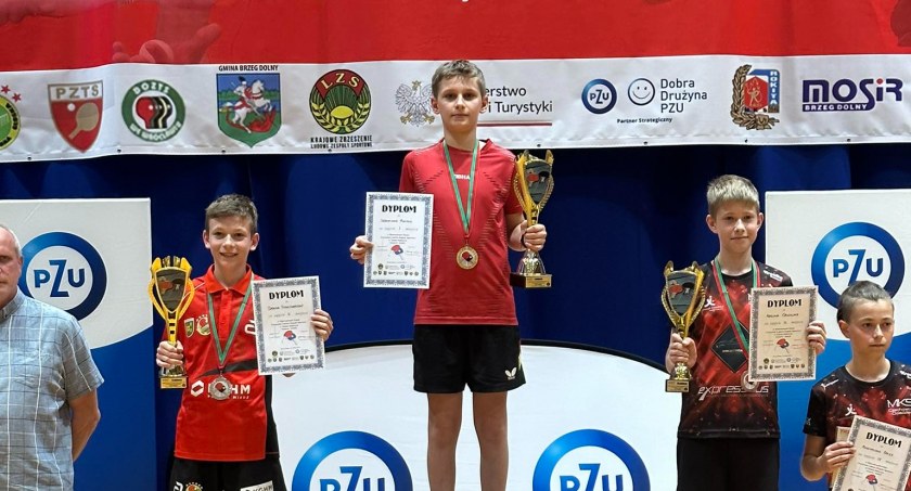 Sebastian Musiał Mistrzem Polski Młodzików Zrzeszenia LZS w tenisie stołowym. Radomszczanin nie przegrał ani jednego meczu