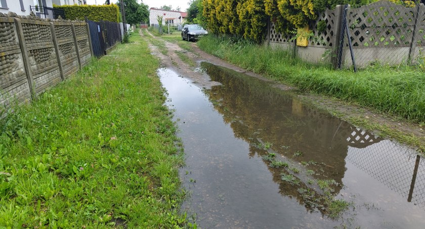 Zapomniany Zaścianek: miasto remontuje na osiedlu wszystkie ulice, ale tej jednej nie