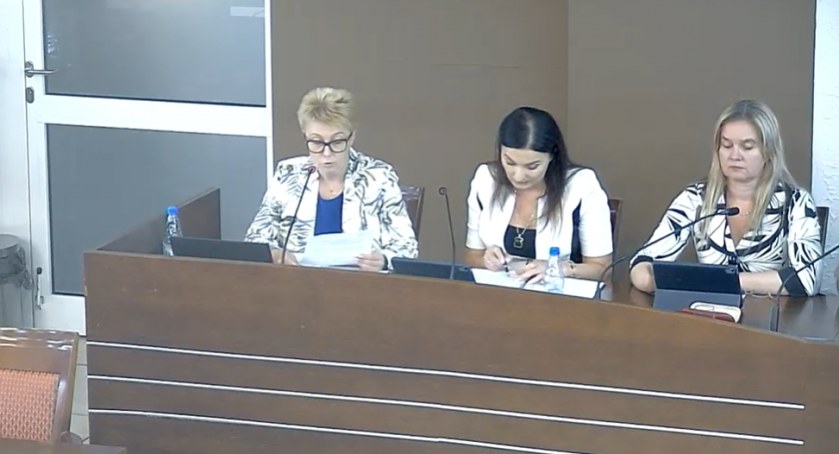Zarząd powiatu radomszczańskiego z absolutorium za 2022 rok. Dyskusji nad raportem o stanie powiatu nie było
