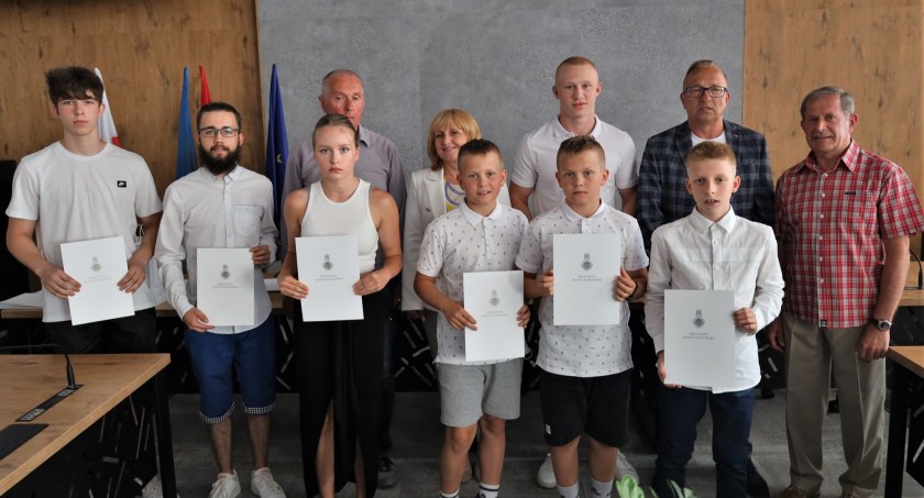 Stypendia prezydenta Radomska za osiągnięcia sportowe za pierwsze półrocze 2023 roku wręczone