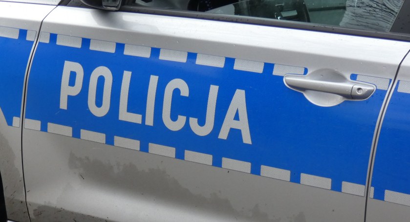 Pijany motocyklista zatrzymany przez dwie policjantki w miejscowości Sokola Góra w gminie Wielgomłyny