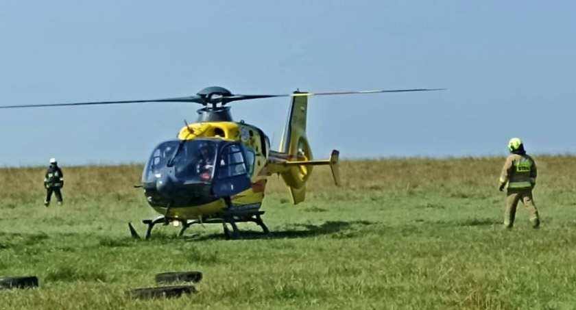 Policjanci ustalili, że to był najprawdopodobniej nieszczęśliwy wypadek. Mężczyzna, który wypadł z okna wciąż przebywa w szpitalu