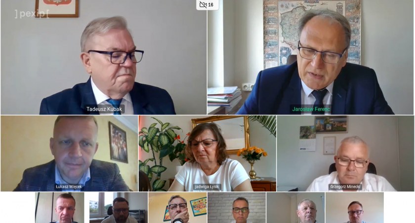Radni przyjęli miejski program walki ze smogiem. 3 miliony złotych na wymianę kopciuchów w latach 2024-2026