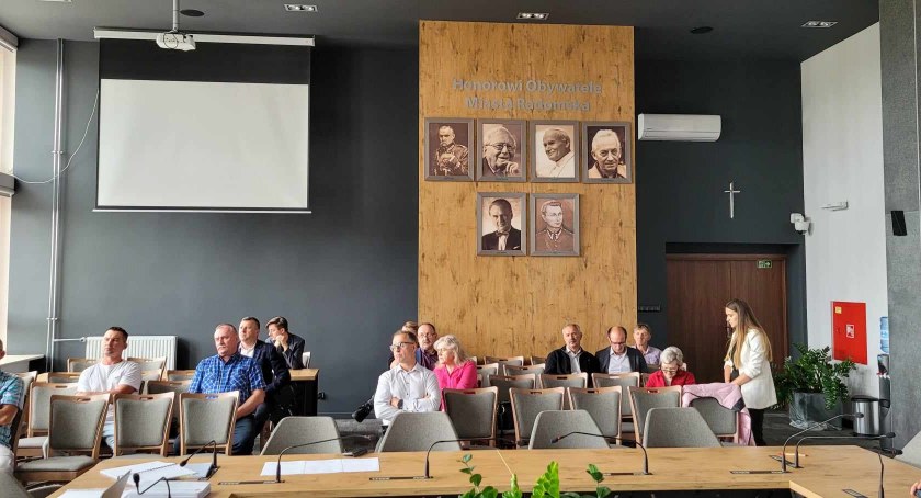 Dyskusja nad Studium uwarunkowań i kierunków zagospodarowania przestrzennego miasta. Przyszło kilka osób