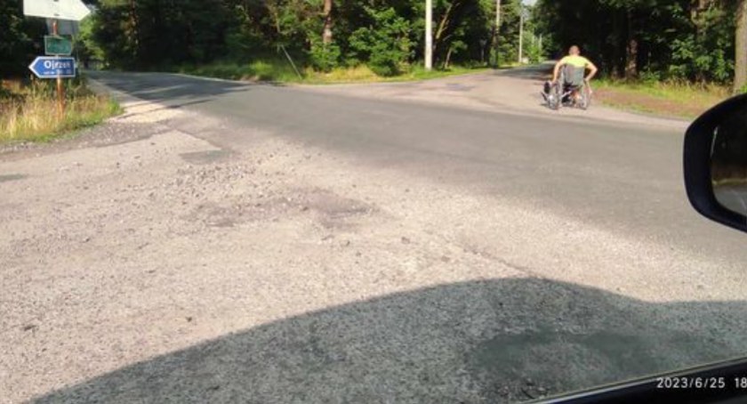 Pan Damian: Kolejne zgłoszenie do Starostwa, bo problem powrócił.
