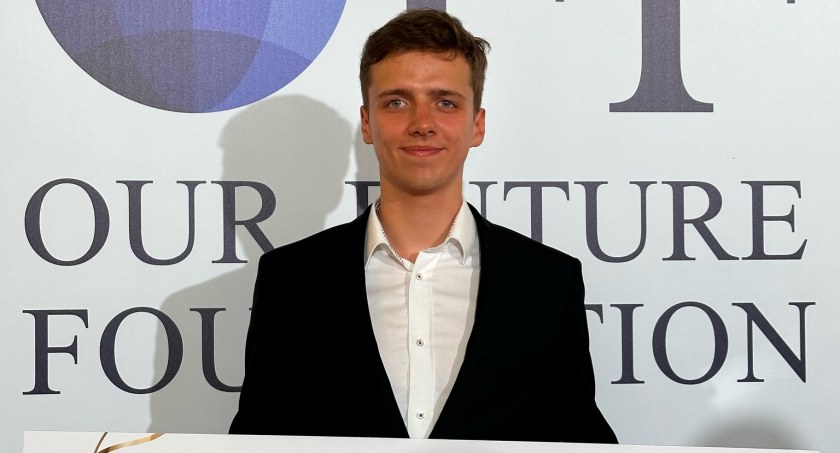 Aleksander Gloc, absolwent I LO, laureatem stypendium Our Future Foundation. Radomszczanin popłynie w rejs
