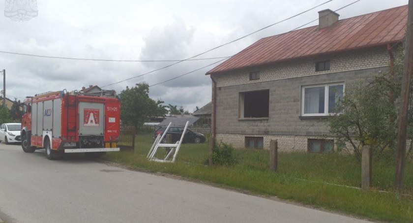 Kraszewice, gmina Masłowice. W jednym z domów wybuchła kuchenka gazowa. Poparzona została 80-letnia kobieta