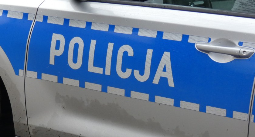 Kierowca opla czekał na zielone, ale… zasnął. 43-latek był kompletnie pijany. Grozi mu do 2 lat więzienia