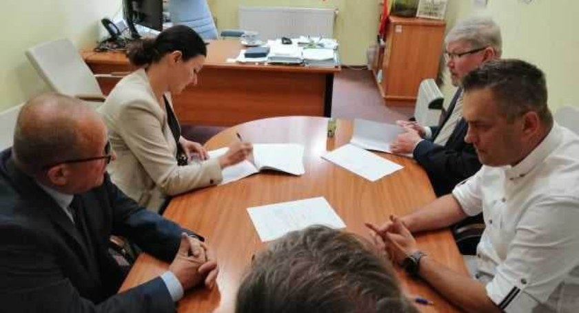 „Programu wyrównywania różnic między regionami III”. Powiat otrzyma środki na platformę schodową i samochody