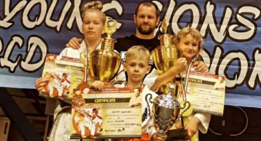 Zawodnicy KSW Bunsi Radomsko na podium Otwartych Mistrzostwach Świata w Szolnok. Wrócili z trzema medalami