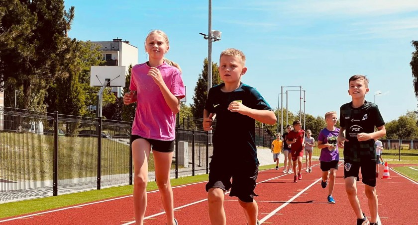 Miejski Ośrodek Sporu i Rekreacji zaprasza na sportowe wakacje. Na nowym boisku przy PSP nr 6