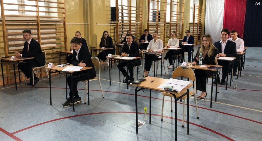 Wyniki matur 2023. W szkołach średnich w Radomsku i powiecie zdało 83,5 proc. abiturientów